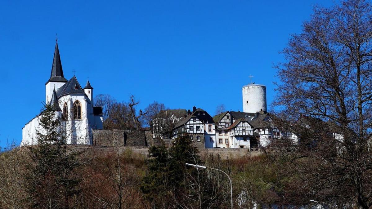Ferienhaus Hescheld With Private Jacuzzi Hellenthal Buitenkant foto